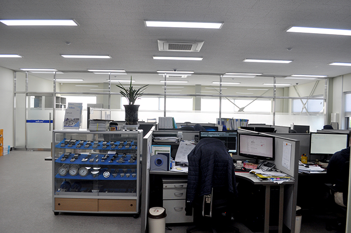 하이플럭스, 대덕테크노밸리로 본사 및 공장 신축 확장 이전 - 사무실 내부 175d42441ffe9b8335d5e04480841470_1539657602_6516.jpg